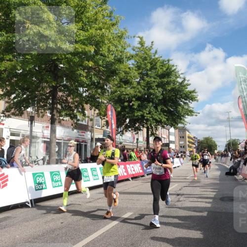 15.09.2024 - PSD Bank Halbmarathon Miley Keyser http://msf.ph/oto/7067888 15.09.2024 12:19:05 Ziel 1728, 1729, 2149, 2412, 2821, 3094, 3106, 3258, 3419, 3446, 3447, 3500, 3561 meine-sportfotos.de