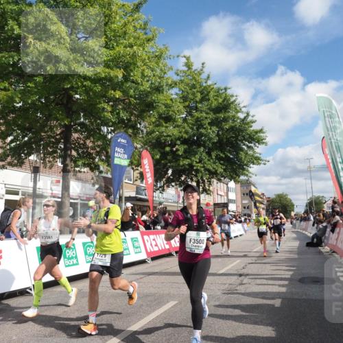 15.09.2024 - PSD Bank Halbmarathon Miley Keyser http://msf.ph/oto/7067896 15.09.2024 12:19:06 Ziel 1728, 1729, 2149, 2412, 2821, 3106, 3258, 3419, 3446, 3447, 3500, 3561 meine-sportfotos.de