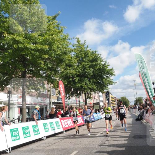 15.09.2024 - PSD Bank Halbmarathon Miley Keyser http://msf.ph/oto/7067913 15.09.2024 12:19:07 Ziel 1728, 1729, 2149, 2412, 2821, 3106, 3258, 3419, 3446, 3447, 3500, 3561 meine-sportfotos.de