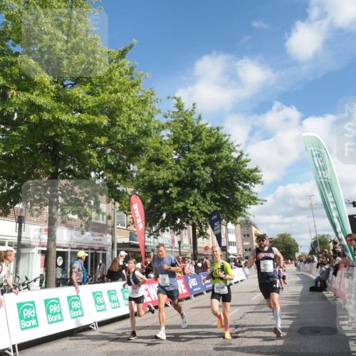 15.09.2024 - PSD Bank Halbmarathon Miley Keyser http://msf.ph/oto/7067930 15.09.2024 12:19:07 Ziel 1728, 1729, 2149, 2412, 2821, 3106, 3258, 3419, 3446, 3447, 3500, 3561 meine-sportfotos.de