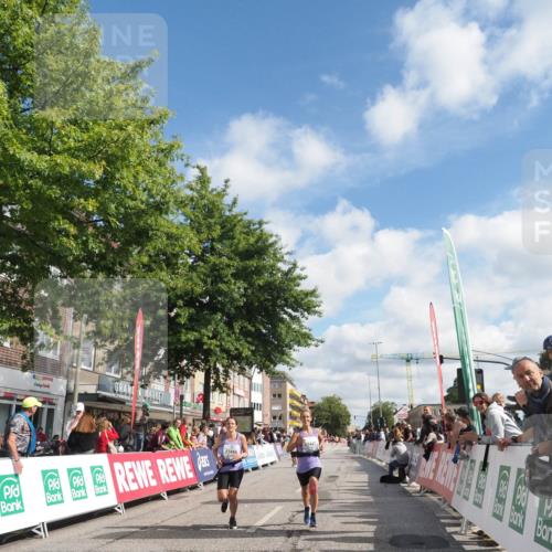15.09.2024 - PSD Bank Halbmarathon Miley Keyser http://msf.ph/oto/7067948 15.09.2024 12:19:10 Ziel 1728, 1729, 2149, 2412, 2821, 3106, 3258, 3419, 3446, 3447, 3500, 3561 meine-sportfotos.de