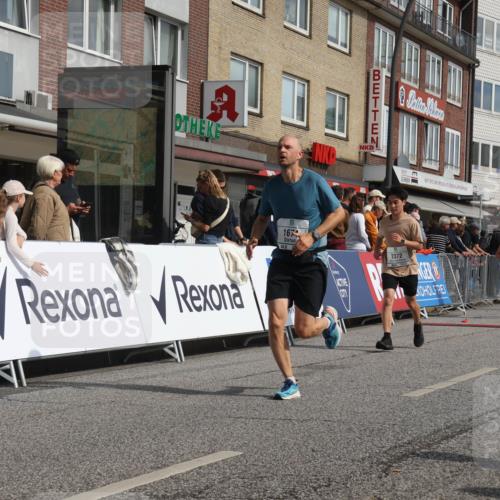 15.09.2024 - PSD Bank Halbmarathon Michael Strokosch http://msf.ph/oto/7067993 15.09.2024 12:03:56 Ziel 1674, 1741, 1756, 2136, 2363, 2372, 2720, 2880, 2943, 2945 meine-sportfotos.de