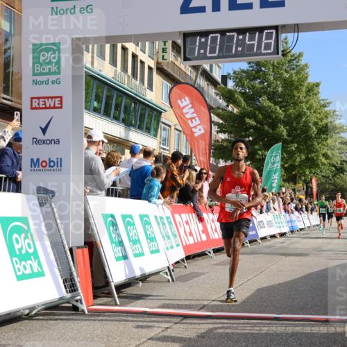 15.09.2024 - PSD Bank Halbmarathon Strokosch-Dieckow http://msf.ph/oto/7068121 15.09.2024 11:08:39 Ziel 474, 475, 477, 487, 493, 562, 1076 meine-sportfotos.de