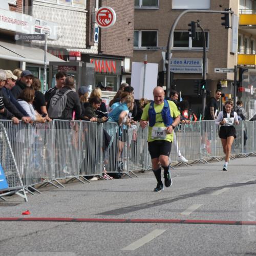 15.09.2024 - PSD Bank Halbmarathon Michael Strokosch http://msf.ph/oto/7068144 15.09.2024 12:04:25 Ziel 1938, 2399, 2960, 2965, 3027, 3194 meine-sportfotos.de