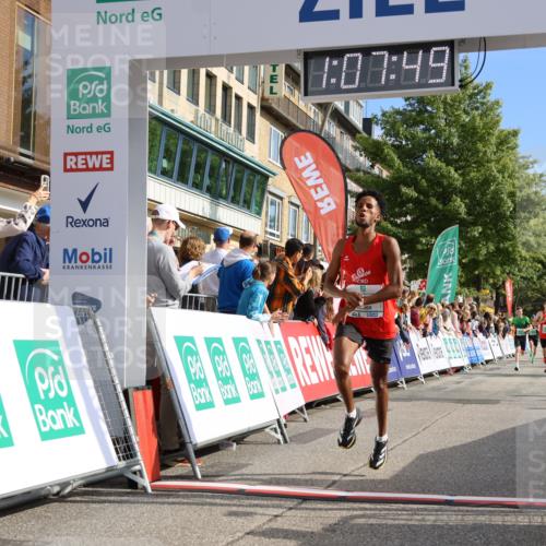 15.09.2024 - PSD Bank Halbmarathon Strokosch-Dieckow http://msf.ph/oto/7068150 15.09.2024 11:08:40 Ziel 474, 475, 477, 487, 493, 562, 1076 meine-sportfotos.de