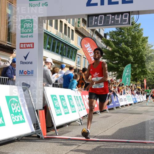 15.09.2024 - PSD Bank Halbmarathon Strokosch-Dieckow http://msf.ph/oto/7068184 15.09.2024 11:08:40 Ziel 474, 475, 477, 487, 493, 562, 1076 meine-sportfotos.de