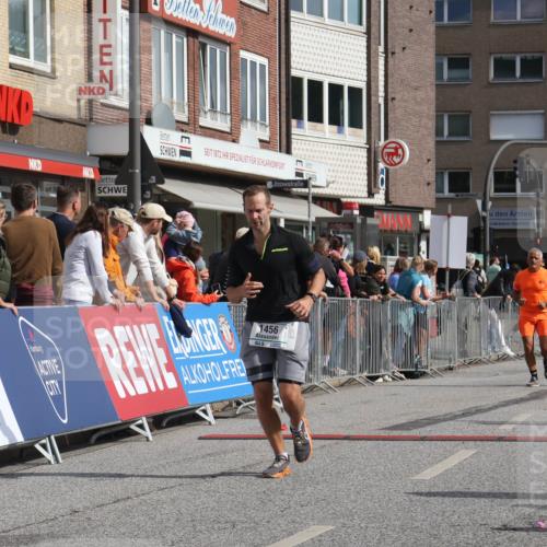 15.09.2024 - PSD Bank Halbmarathon Michael Strokosch http://msf.ph/oto/7068300 15.09.2024 12:04:56 Ziel 1456, 2346, 2881, 2901, 3054, 3122, 3133 meine-sportfotos.de