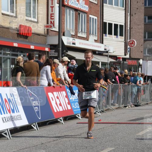 15.09.2024 - PSD Bank Halbmarathon Michael Strokosch http://msf.ph/oto/7068303 15.09.2024 12:04:56 Ziel 1456, 2346, 2881, 2901, 3054, 3122, 3133 meine-sportfotos.de