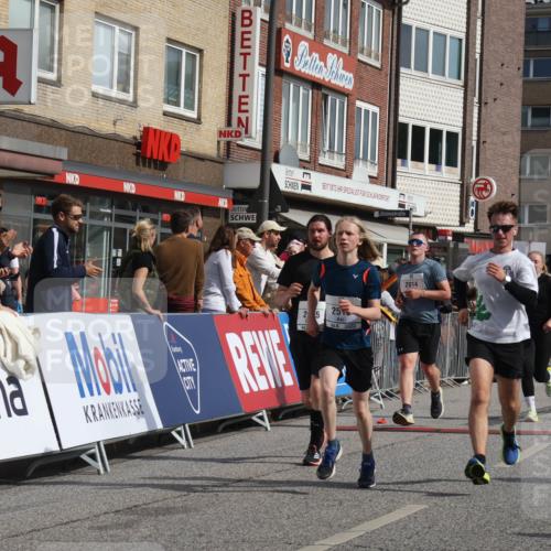 15.09.2024 - PSD Bank Halbmarathon Michael Strokosch http://msf.ph/oto/7068452 15.09.2024 12:05:19 Ziel 1656, 1718, 2014, 2095, 2191, 2199, 2304, 2419, 2515, 2786, 2955, 3068 meine-sportfotos.de