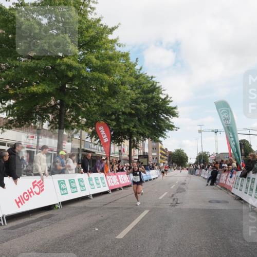 15.09.2024 - PSD Bank Halbmarathon Miley Keyser http://msf.ph/oto/7068463 15.09.2024 11:20:05 Ziel 611, 843, 1011, 1021, 2613 meine-sportfotos.de