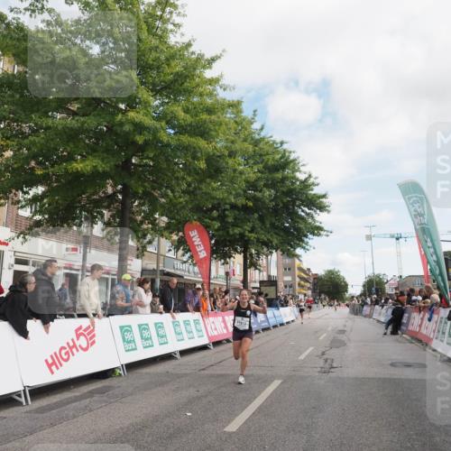 15.09.2024 - PSD Bank Halbmarathon Miley Keyser http://msf.ph/oto/7068471 15.09.2024 11:20:05 Ziel 611, 843, 1011, 1021, 2613 meine-sportfotos.de