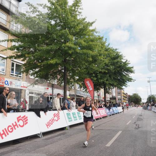 15.09.2024 - PSD Bank Halbmarathon Miley Keyser http://msf.ph/oto/7068485 15.09.2024 11:20:05 Ziel 611, 843, 1011, 1021, 2613 meine-sportfotos.de