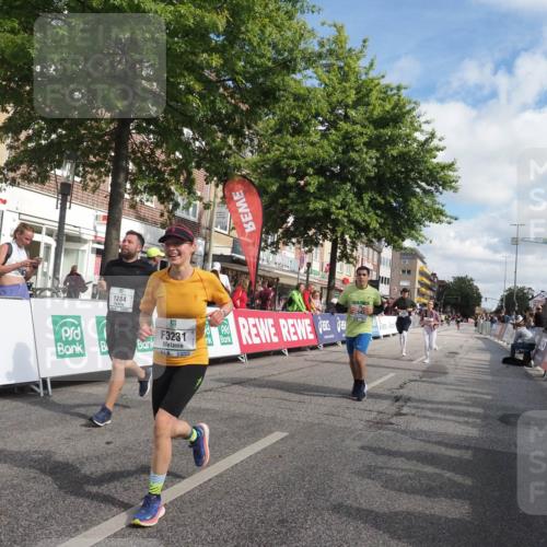 15.09.2024 - PSD Bank Halbmarathon Miley Keyser http://msf.ph/oto/7068512 15.09.2024 12:20:27 Ziel 1284, 2215, 2525, 2543, 3231, 3483 meine-sportfotos.de