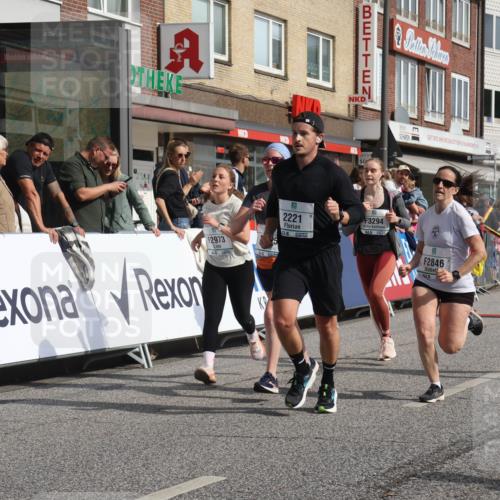 15.09.2024 - PSD Bank Halbmarathon Michael Strokosch http://msf.ph/oto/7068520 15.09.2024 12:05:29 Ziel 2014, 2043, 2095, 2199, 2221, 2515, 2845, 2846, 2955, 2973, 3068, 3294, 3364 meine-sportfotos.de