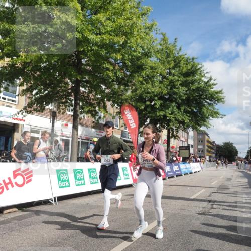 15.09.2024 - PSD Bank Halbmarathon Miley Keyser http://msf.ph/oto/7068604 15.09.2024 12:20:31 Ziel 1284, 2525, 2543, 3231, 3483 meine-sportfotos.de
