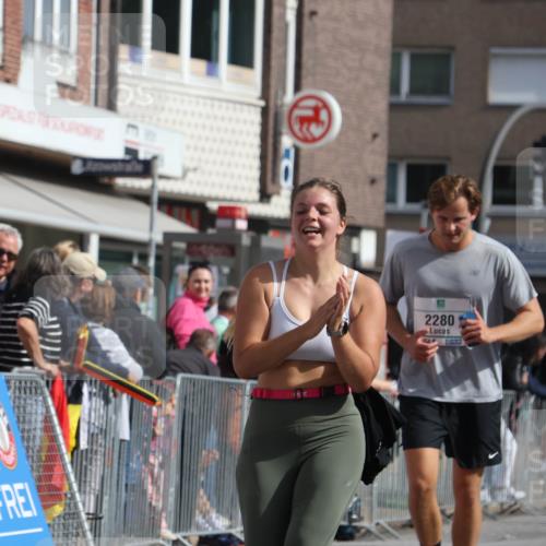 15.09.2024 - PSD Bank Halbmarathon Michael Strokosch http://msf.ph/oto/7068763 15.09.2024 12:06:09 Ziel 1518, 1607, 1697, 1747, 1821, 1831, 2280, 2804, 2854, 2947, 3350, 3535 meine-sportfotos.de