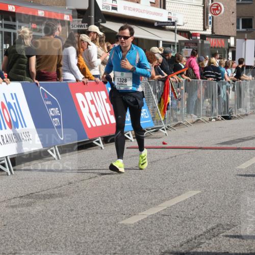 15.09.2024 - PSD Bank Halbmarathon Michael Strokosch http://msf.ph/oto/7069073 15.09.2024 12:06:54 Ziel 796, 797, 1328, 2806, 3019 meine-sportfotos.de