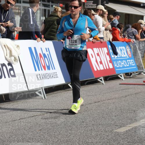 15.09.2024 - PSD Bank Halbmarathon Michael Strokosch http://msf.ph/oto/7069083 15.09.2024 12:06:55 Ziel 796, 797, 1328, 1933, 2806, 2919, 3019 meine-sportfotos.de