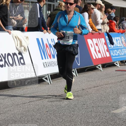 15.09.2024 - PSD Bank Halbmarathon Michael Strokosch http://msf.ph/oto/7069087 15.09.2024 12:06:55 Ziel 796, 797, 1328, 1933, 2806, 2919, 3019 meine-sportfotos.de