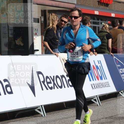 15.09.2024 - PSD Bank Halbmarathon Michael Strokosch http://msf.ph/oto/7069092 15.09.2024 12:06:56 Ziel 796, 797, 1328, 1933, 2806, 2919, 3019, 3180, 3181 meine-sportfotos.de