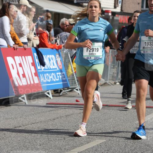 15.09.2024 - PSD Bank Halbmarathon Michael Strokosch http://msf.ph/oto/7069099 15.09.2024 12:07:03 Ziel 1328, 1331, 1877, 1933, 2919, 2938, 3180, 3181 meine-sportfotos.de