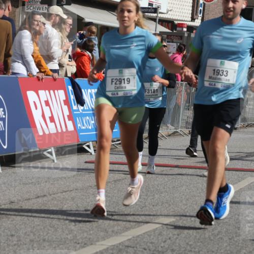 15.09.2024 - PSD Bank Halbmarathon Michael Strokosch http://msf.ph/oto/7069101 15.09.2024 12:07:03 Ziel 1328, 1331, 1877, 1933, 2919, 2938, 3180, 3181 meine-sportfotos.de