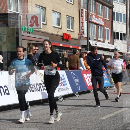 15.09.2024 - PSD Bank Halbmarathon Michael Strokosch http://msf.ph/oto/7069119 15.09.2024 12:07:06 Ziel 1328, 1331, 1877, 1933, 2919, 2938, 3180, 3181 meine-sportfotos.de