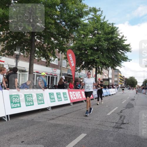 15.09.2024 - PSD Bank Halbmarathon Miley Keyser http://msf.ph/oto/7069132 15.09.2024 12:21:36 Ziel 2254, 2256, 2379, 2404, 2698, 2951, 3069, 3269, 3275, 3555 meine-sportfotos.de