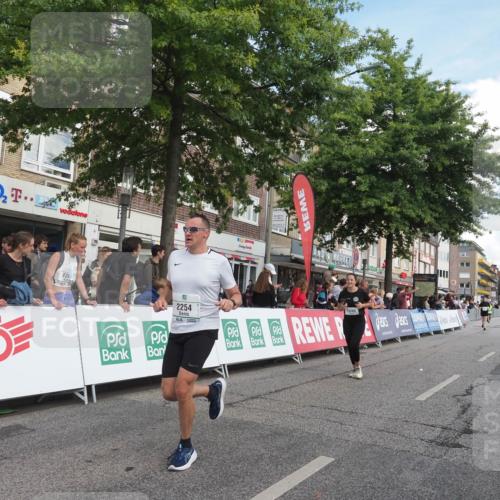 15.09.2024 - PSD Bank Halbmarathon Miley Keyser http://msf.ph/oto/7069148 15.09.2024 12:21:37 Ziel 2254, 2256, 2379, 2404, 2698, 2951, 3069, 3269, 3275, 3555 meine-sportfotos.de