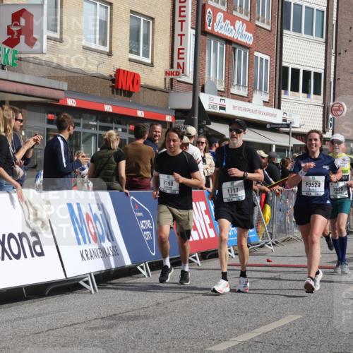 15.09.2024 - PSD Bank Halbmarathon Michael Strokosch http://msf.ph/oto/7069360 15.09.2024 12:07:32 Ziel 1422, 1717, 1825, 1953, 1986, 2029, 2158, 2175, 2190, 2313, 2511, 2963, 2976, 2998, 3024, 3039, 3153, 3174, 3405, 3529 meine-sportfotos.de