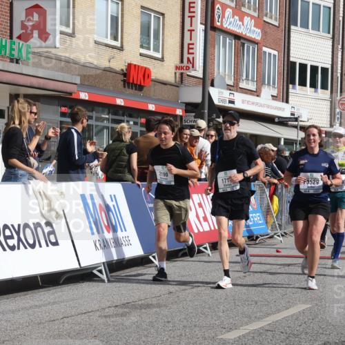 15.09.2024 - PSD Bank Halbmarathon Michael Strokosch http://msf.ph/oto/7069364 15.09.2024 12:07:32 Ziel 1422, 1717, 1825, 1953, 1986, 2029, 2158, 2175, 2190, 2313, 2511, 2963, 2976, 2998, 3024, 3039, 3153, 3174, 3405, 3529 meine-sportfotos.de