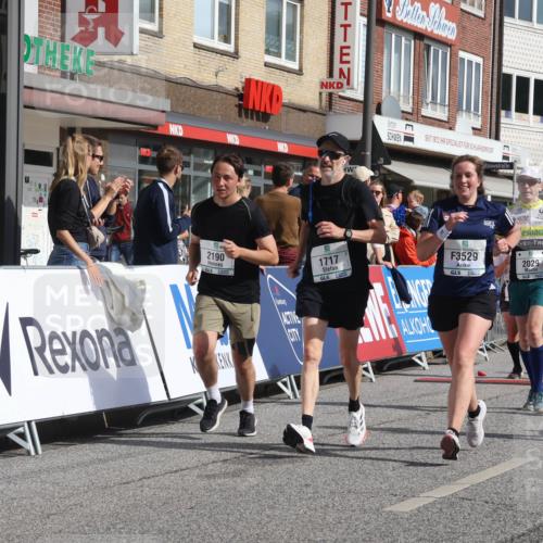 15.09.2024 - PSD Bank Halbmarathon Michael Strokosch http://msf.ph/oto/7069378 15.09.2024 12:07:33 Ziel 1422, 1717, 1825, 1953, 1986, 2029, 2175, 2190, 2313, 2511, 2963, 2976, 2998, 3024, 3039, 3153, 3174, 3405, 3529 meine-sportfotos.de