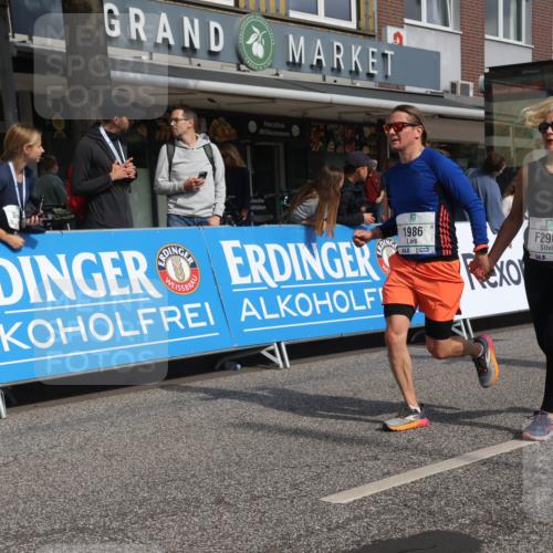 15.09.2024 - PSD Bank Halbmarathon Michael Strokosch http://msf.ph/oto/7069503 15.09.2024 12:07:41 Ziel 1717, 1825, 1832, 1953, 1986, 2029, 2040, 2175, 2190, 2963, 2976, 2998, 3024, 3039, 3174, 3529 meine-sportfotos.de