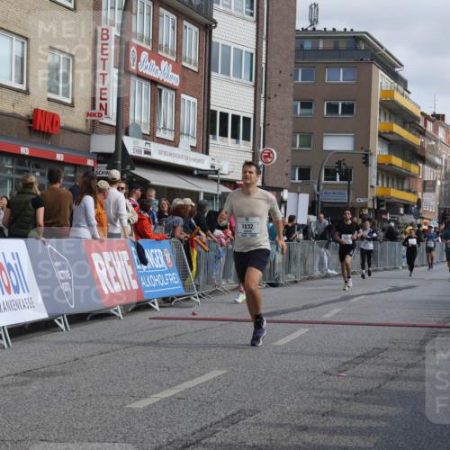 15.09.2024 - PSD Bank Halbmarathon Michael Strokosch http://msf.ph/oto/7069545 15.09.2024 12:07:45 Ziel 1717, 1825, 1832, 1953, 1986, 2029, 2040, 2175, 2190, 2521, 2963, 2976, 2998, 3024, 3039, 3174, 3529 meine-sportfotos.de