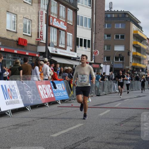 15.09.2024 - PSD Bank Halbmarathon Michael Strokosch http://msf.ph/oto/7069549 15.09.2024 12:07:45 Ziel 1717, 1825, 1832, 1953, 1986, 2029, 2040, 2175, 2190, 2521, 2963, 2976, 2998, 3024, 3039, 3174, 3529 meine-sportfotos.de