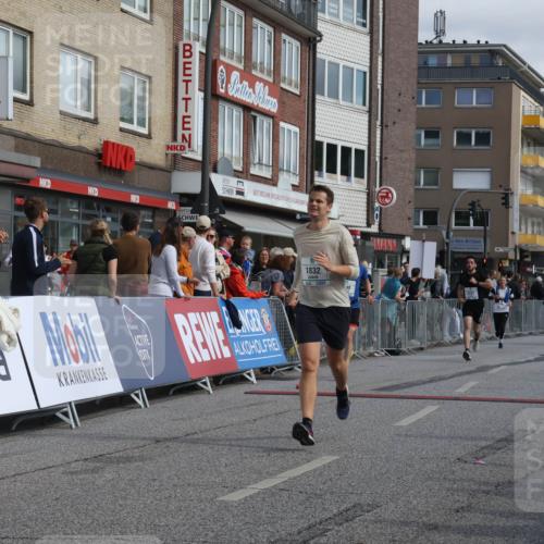 15.09.2024 - PSD Bank Halbmarathon Michael Strokosch http://msf.ph/oto/7069554 15.09.2024 12:07:46 Ziel 1825, 1832, 1953, 1986, 2029, 2040, 2175, 2521, 2963, 2976, 2998, 3024, 3039, 3174 meine-sportfotos.de