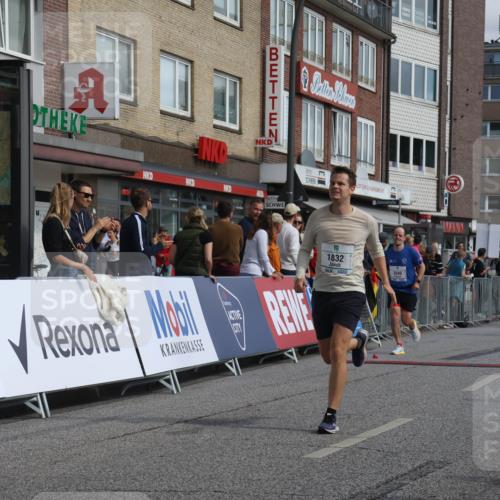 15.09.2024 - PSD Bank Halbmarathon Michael Strokosch http://msf.ph/oto/7069562 15.09.2024 12:07:46 Ziel 1825, 1832, 1953, 1986, 2029, 2040, 2175, 2521, 2963, 2976, 2998, 3024, 3039, 3174 meine-sportfotos.de