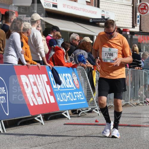 15.09.2024 - PSD Bank Halbmarathon Michael Strokosch http://msf.ph/oto/7070284 15.09.2024 12:08:42 Ziel 1699, 1786, 2088, 2891, 2908, 3554, 3559 meine-sportfotos.de