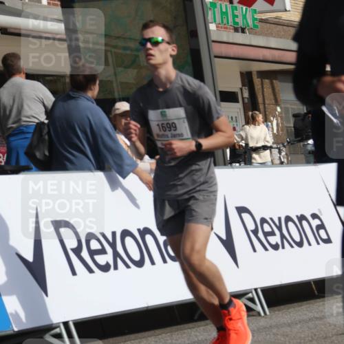 15.09.2024 - PSD Bank Halbmarathon Michael Strokosch http://msf.ph/oto/7070346 15.09.2024 12:08:48 Ziel 1664, 1699, 1786, 1912, 1949, 2088, 2240, 2621, 2796, 2891, 2908, 3200, 3559 meine-sportfotos.de