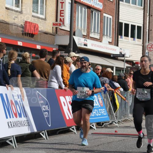 15.09.2024 - PSD Bank Halbmarathon Michael Strokosch http://msf.ph/oto/7070368 15.09.2024 12:08:51 Ziel 1664, 1699, 1786, 1912, 1949, 2088, 2165, 2240, 2621, 2796, 2891, 2908, 3060, 3200, 3559 meine-sportfotos.de