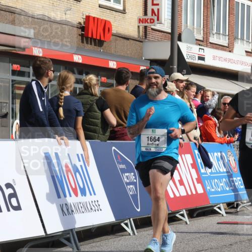 15.09.2024 - PSD Bank Halbmarathon Michael Strokosch http://msf.ph/oto/7070377 15.09.2024 12:08:51 Ziel 1664, 1699, 1786, 1912, 1949, 2088, 2165, 2240, 2621, 2796, 2891, 2908, 3060, 3200, 3559 meine-sportfotos.de