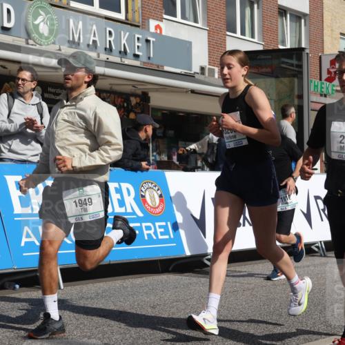15.09.2024 - PSD Bank Halbmarathon Michael Strokosch http://msf.ph/oto/7070433 15.09.2024 12:08:55 Ziel 1446, 1664, 1699, 1786, 1912, 1949, 2165, 2214, 2240, 2621, 2796, 2891, 2908, 3060, 3200 meine-sportfotos.de