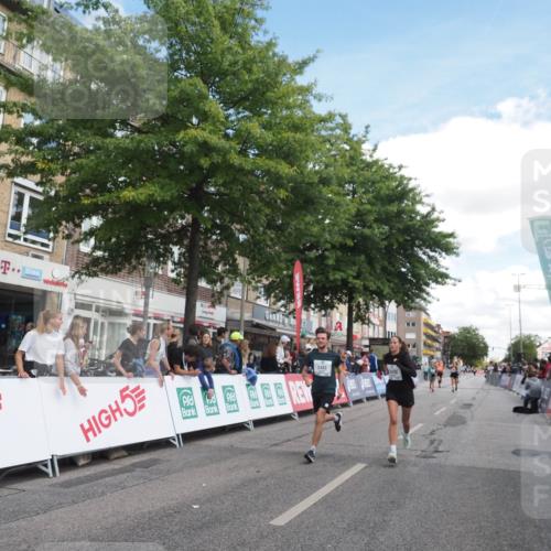 15.09.2024 - PSD Bank Halbmarathon Miley Keyser http://msf.ph/oto/7070459 15.09.2024 12:23:48 Ziel 987, 2403, 2981, 3002, 3450 meine-sportfotos.de