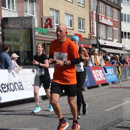 15.09.2024 - PSD Bank Halbmarathon Michael Strokosch http://msf.ph/oto/7070801 15.09.2024 12:09:25 Ziel 1778, 1855, 1966, 1994, 2179, 2408, 2868, 2878, 2890, 2997, 3050, 3526 meine-sportfotos.de