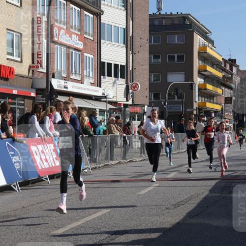 15.09.2024 - PSD Bank Halbmarathon Michael Strokosch http://msf.ph/oto/7070836 15.09.2024 10:27:14 Ziel 18, 48, 75, 82, 87, 136, 139, 167, 174, 198, 210, 219, 233, 268, 272, 294 meine-sportfotos.de