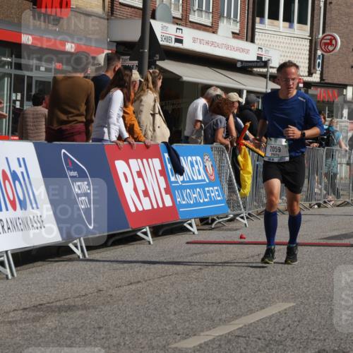 15.09.2024 - PSD Bank Halbmarathon Michael Strokosch http://msf.ph/oto/7071631 15.09.2024 12:10:36 Ziel 1752, 1932, 2059, 2143, 2828, 2833, 3077, 3147, 3506 meine-sportfotos.de