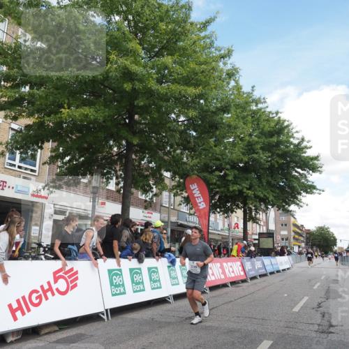 15.09.2024 - PSD Bank Halbmarathon Miley Keyser http://msf.ph/oto/7071675 15.09.2024 12:25:24 Ziel 2239, 2255, 2267 meine-sportfotos.de