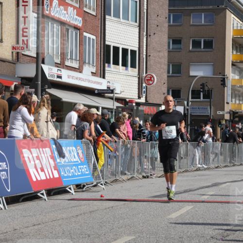 15.09.2024 - PSD Bank Halbmarathon Michael Strokosch http://msf.ph/oto/7071676 15.09.2024 12:10:39 Ziel 1932, 2059, 2107, 3077, 3147, 3506 meine-sportfotos.de