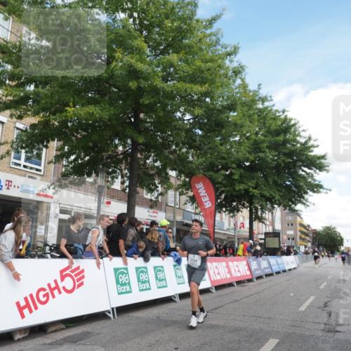 15.09.2024 - PSD Bank Halbmarathon Miley Keyser http://msf.ph/oto/7071678 15.09.2024 12:25:24 Ziel 2239, 2255, 2267 meine-sportfotos.de