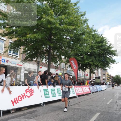 15.09.2024 - PSD Bank Halbmarathon Miley Keyser http://msf.ph/oto/7071688 15.09.2024 12:25:24 Ziel 2239, 2255, 2267 meine-sportfotos.de